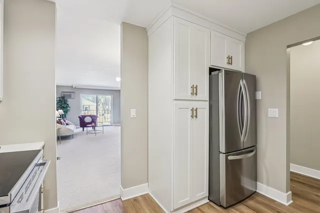 $279,000 | 303 East Henry Clay Street, Unit 306, Whitefish Bay, WI 53217