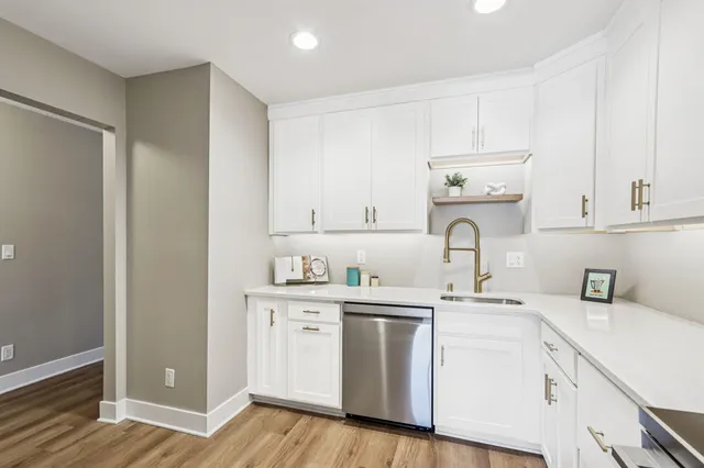 $279,000 | 303 East Henry Clay Street, Unit 306, Whitefish Bay, WI 53217