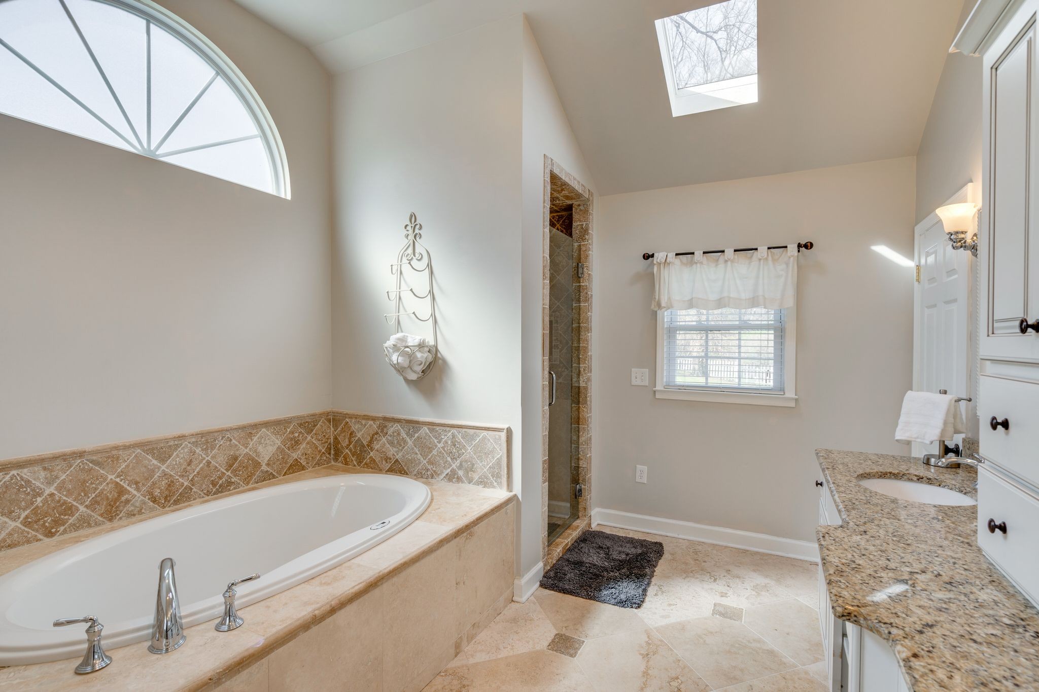 745 Elysian Fields Road Nashville, TN 37204 - Photo 32 of 60 a bathroom with a bathtub and a sink