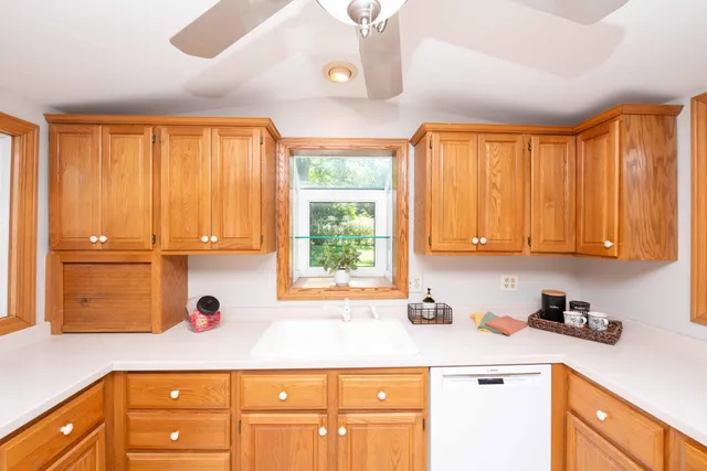 $525,000 | 4760 Vine Hill Road, Deephaven, MN 55331