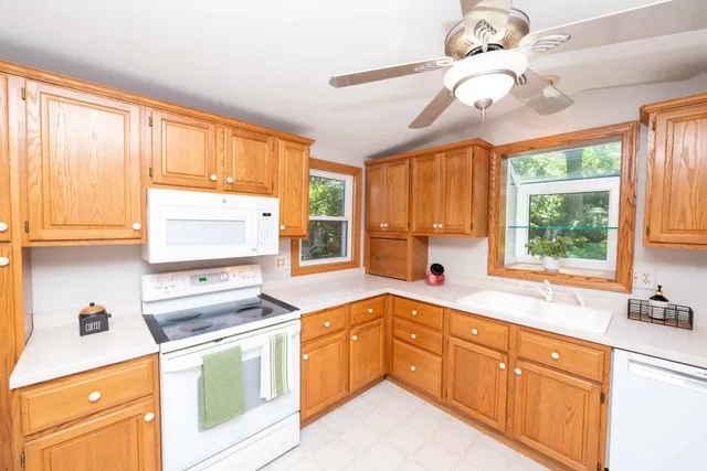 $525,000 | 4760 Vine Hill Road, Deephaven, MN 55331