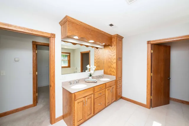 $525,000 | 4760 Vine Hill Road, Deephaven, MN 55331