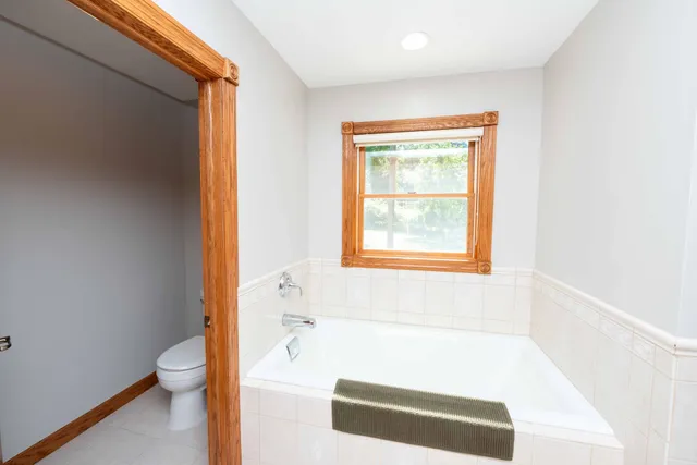 $525,000 | 4760 Vine Hill Road, Deephaven, MN 55331