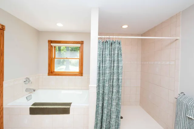 $525,000 | 4760 Vine Hill Road, Deephaven, MN 55331