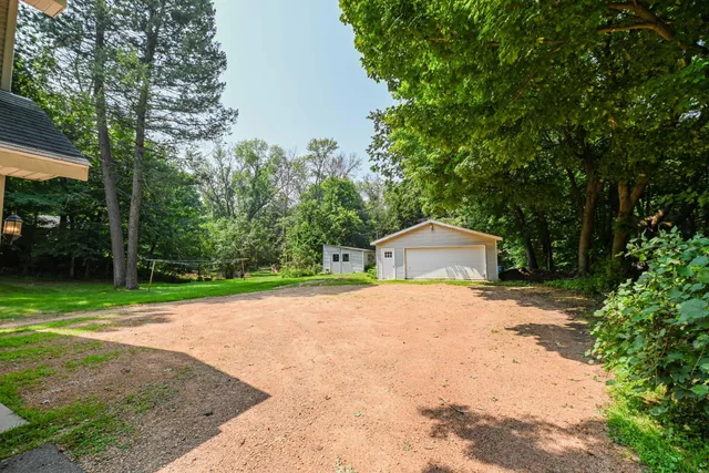$525,000 | 4760 Vine Hill Road, Deephaven, MN 55331