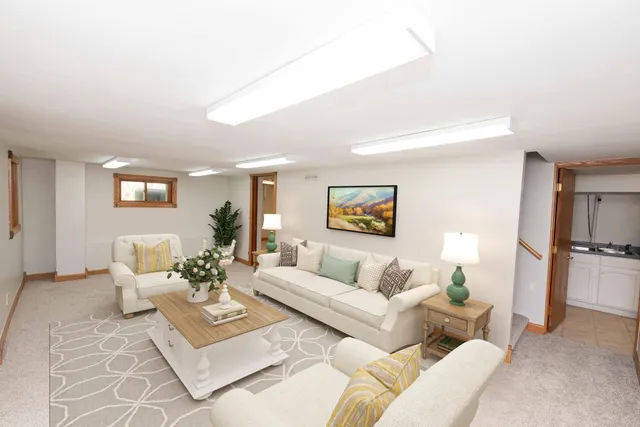 $525,000 | 4760 Vine Hill Road, Deephaven, MN 55331