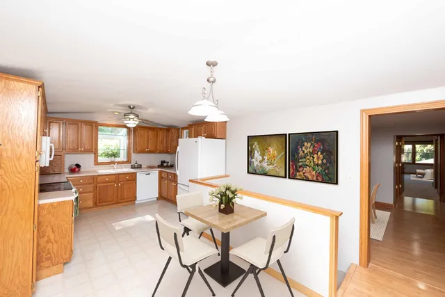 $525,000 | 4760 Vine Hill Road, Deephaven, MN 55331