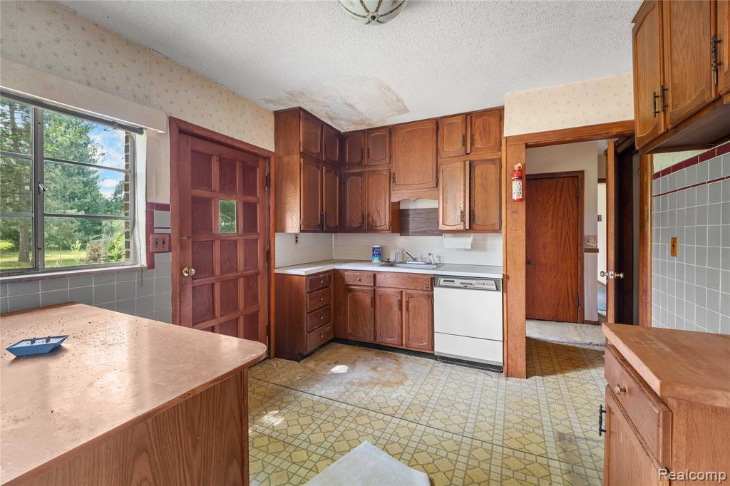 9282 Wayne Road Romulus, MI 48174 - Photo 10 of 39