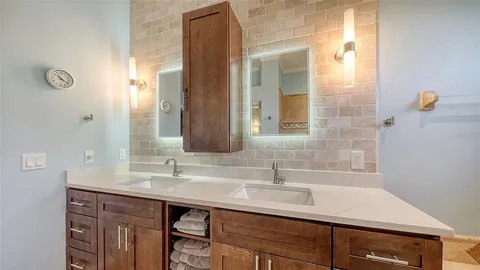 $675,000 | 5566 Magnolia Tree Terrace, Sarasota, FL 34233