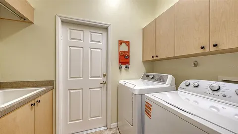 $675,000 | 5566 Magnolia Tree Terrace, Sarasota, FL 34233