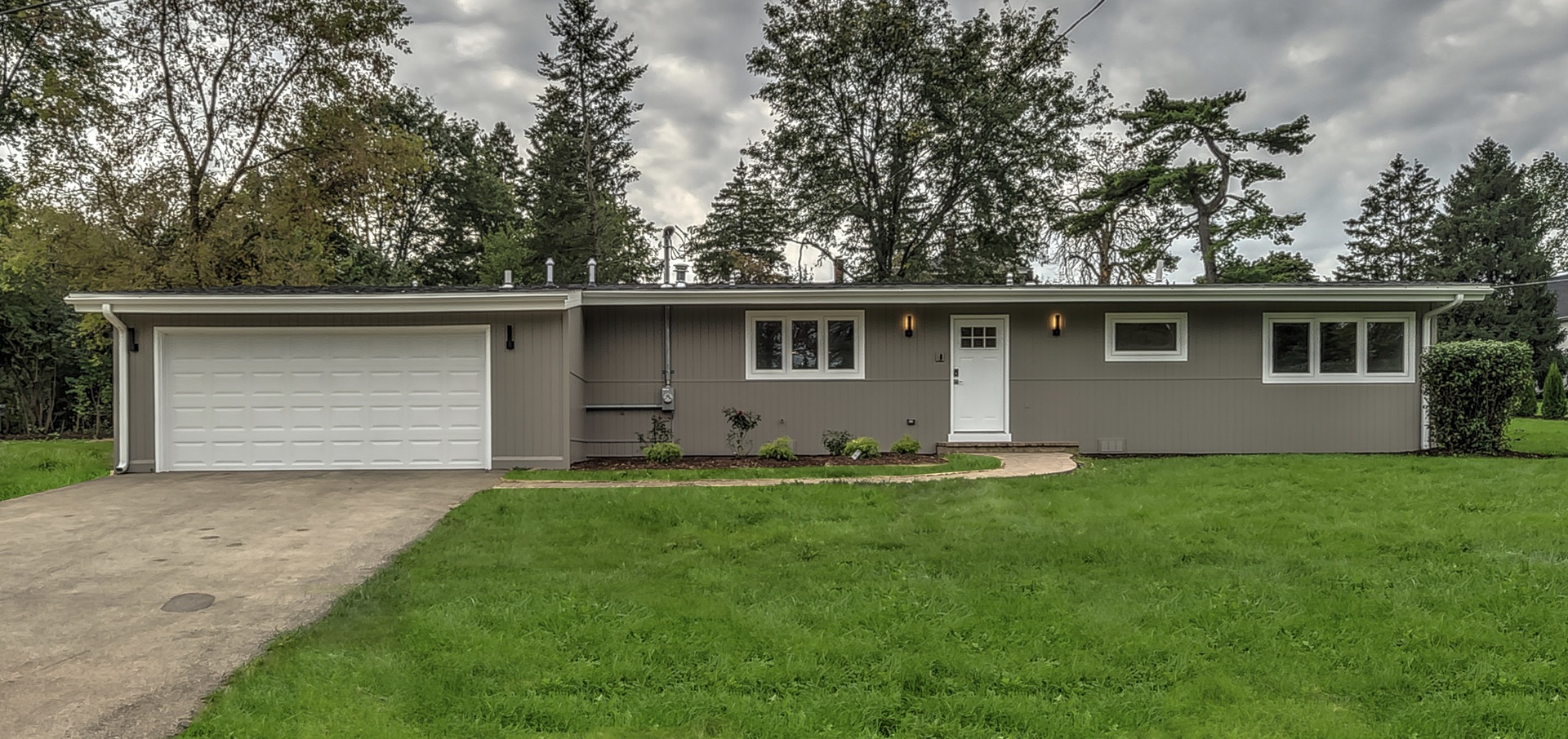 789 West Helen Road Palatine, IL 60067 - Photo 2 of 2 a front view of house with yard and trees