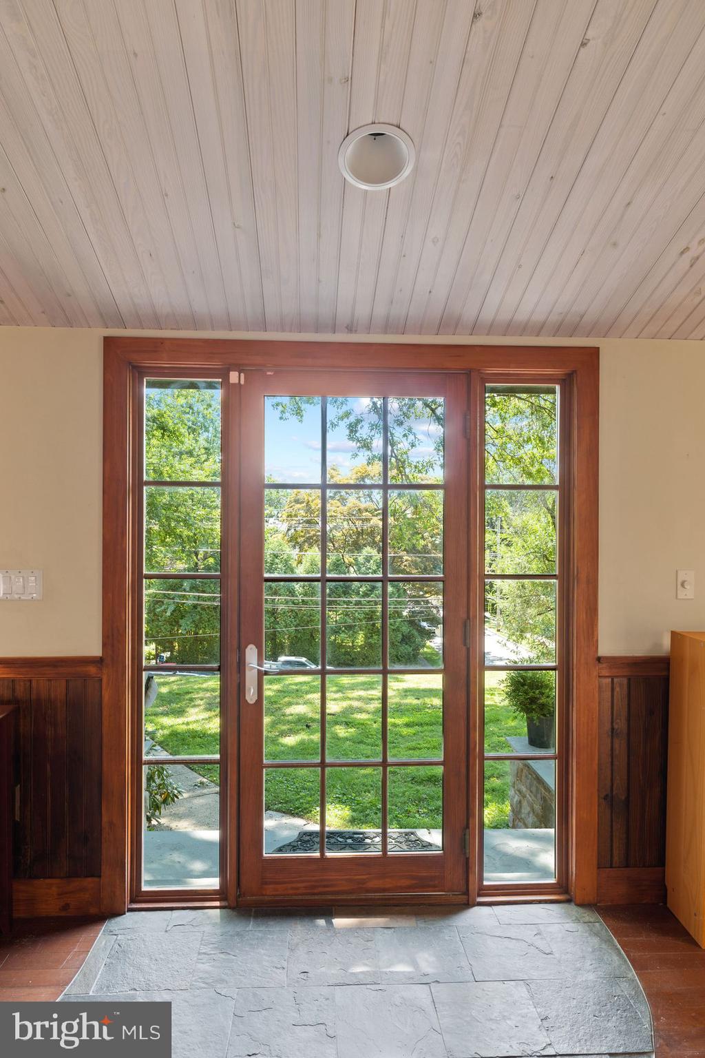 109 Edgehill Road Bala Cynwyd, PA 19004 - Photo 4 of 49 entry door
