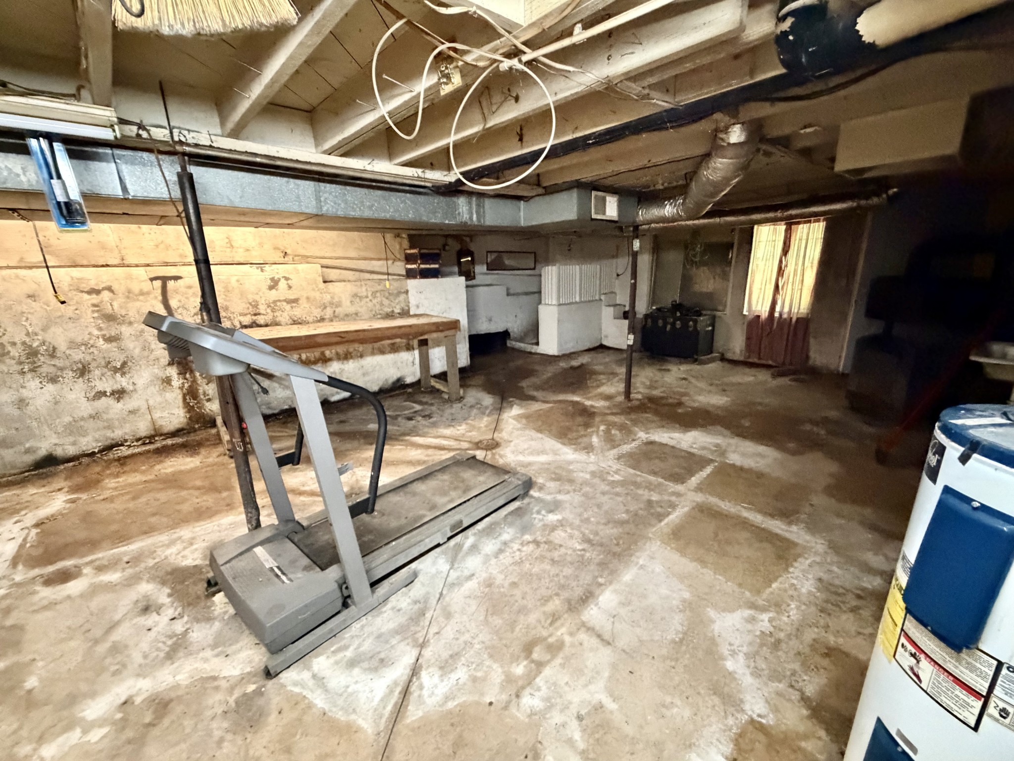 2115 Spring Hill Road Paris, TN 38242 - Photo 16 of 18 a view of a room with wooden floor