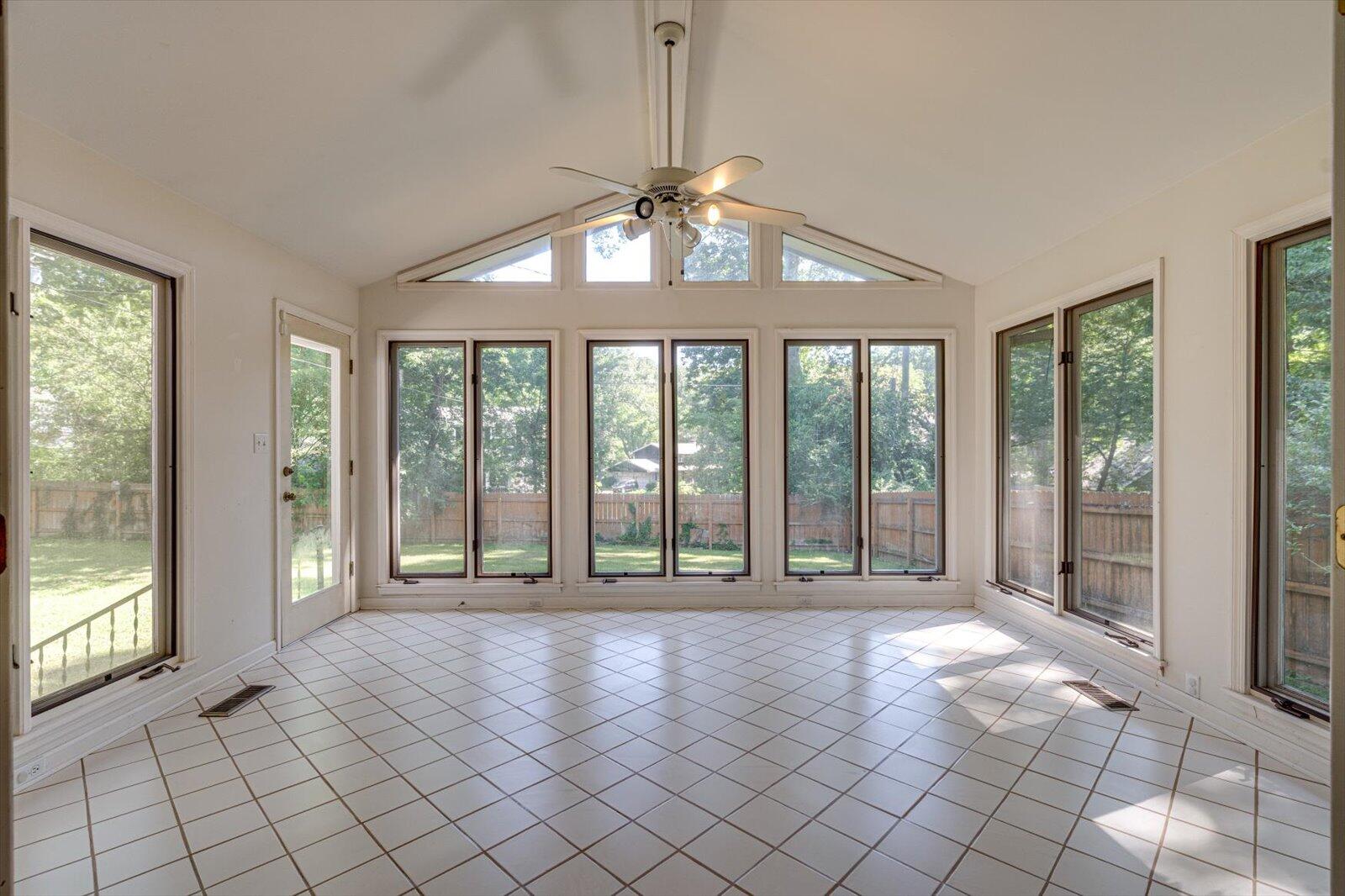 4719 North Forest Road Hixson, TN 37343 - Photo 21 of 39 Sunroom