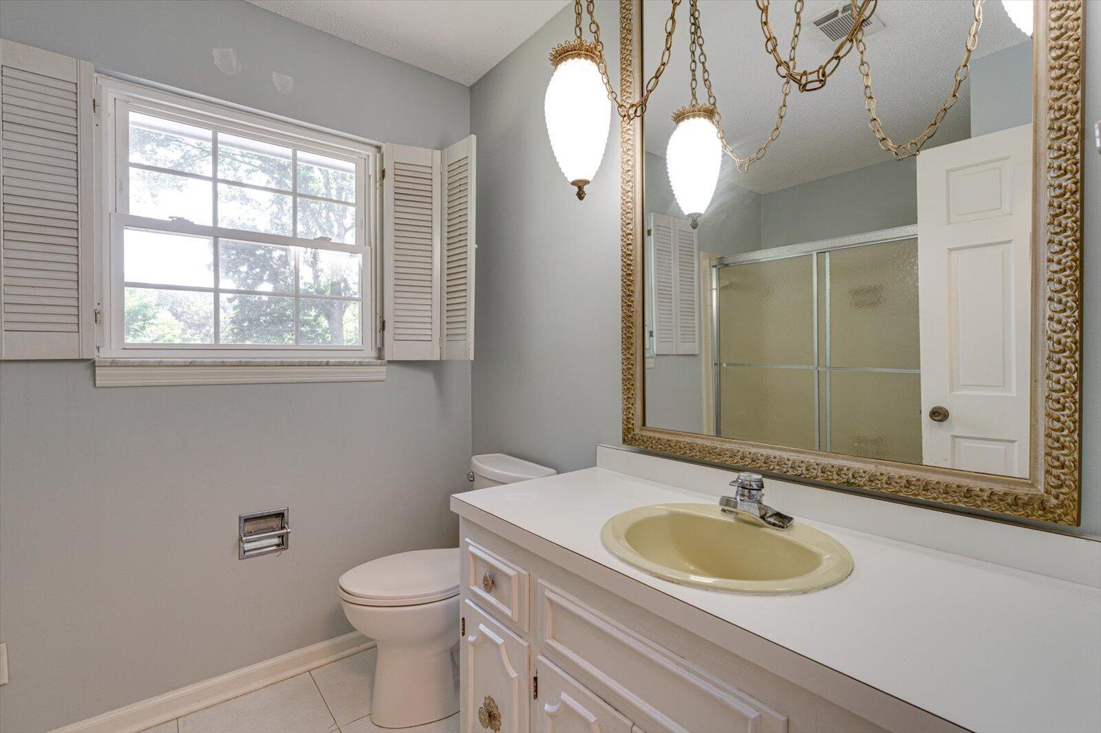4719 North Forest Road Hixson, TN 37343 - Photo 30 of 39 Bathroom