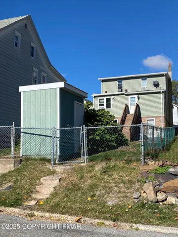 $170,000 | 207-209 East McMurtrie Street, Summit Hill, PA 18250