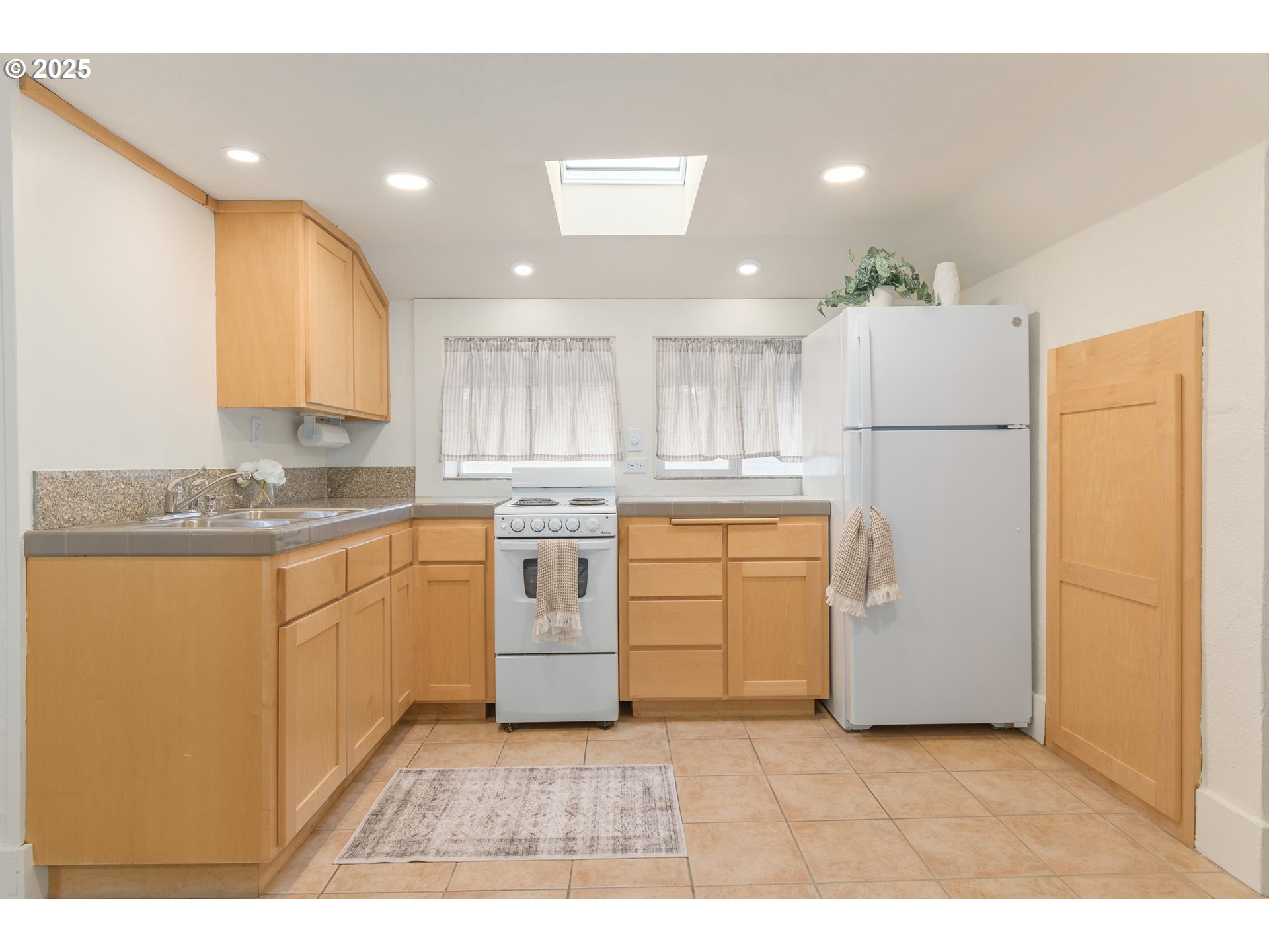1492 Pearl Street Eugene, OR 97401 - Photo 29 of 46 Upstairs Unit
