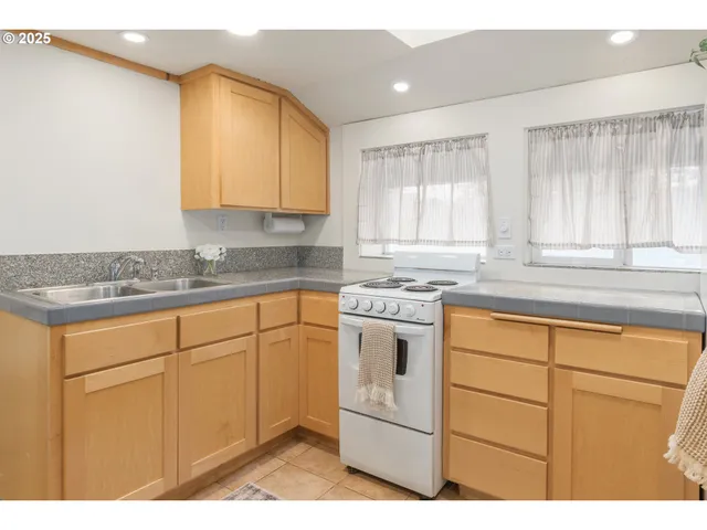 $599,000 | 1492 Pearl Street, Eugene, OR 97401