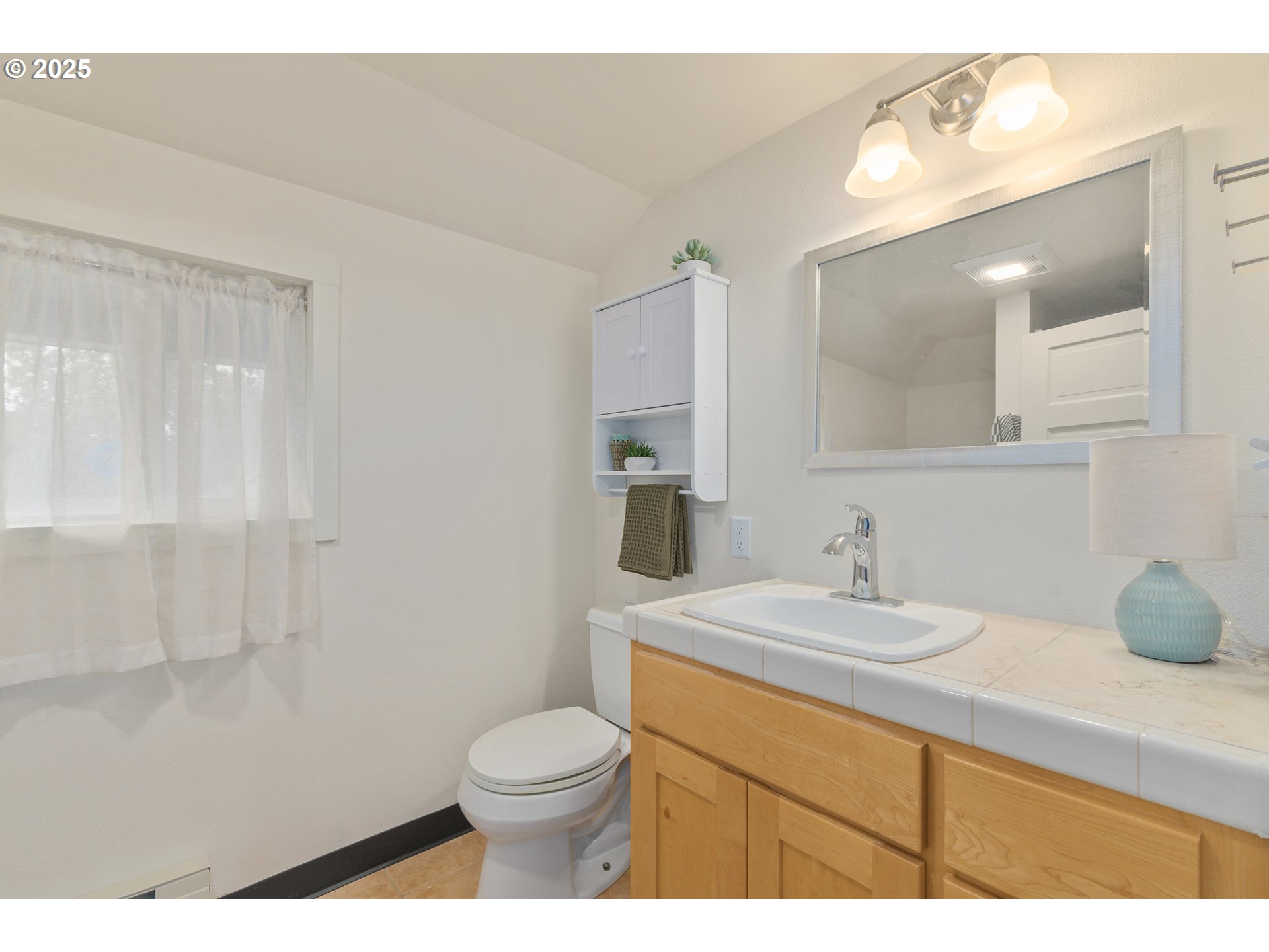 1492 Pearl Street Eugene, OR 97401 - Photo 39 of 46 Upstairs Unit
