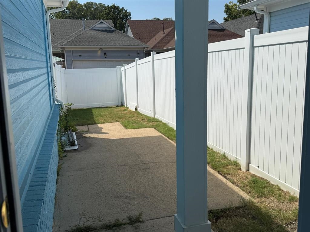 1173 Island Place East Memphis, TN 38103 - Photo 17 of 18 Fenced backyard featuring a patio