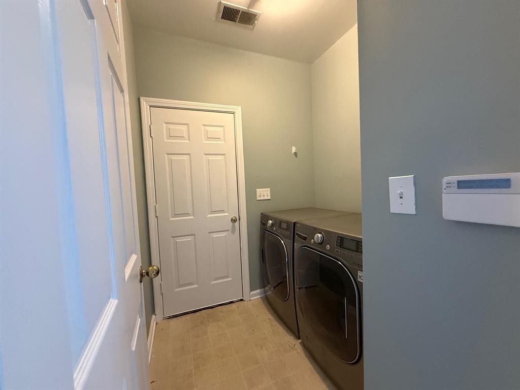 1173 Island Place East Memphis, TN 38103 - Photo 9 of 18 Laundry area featuring light flooring and washer and clothes dryer