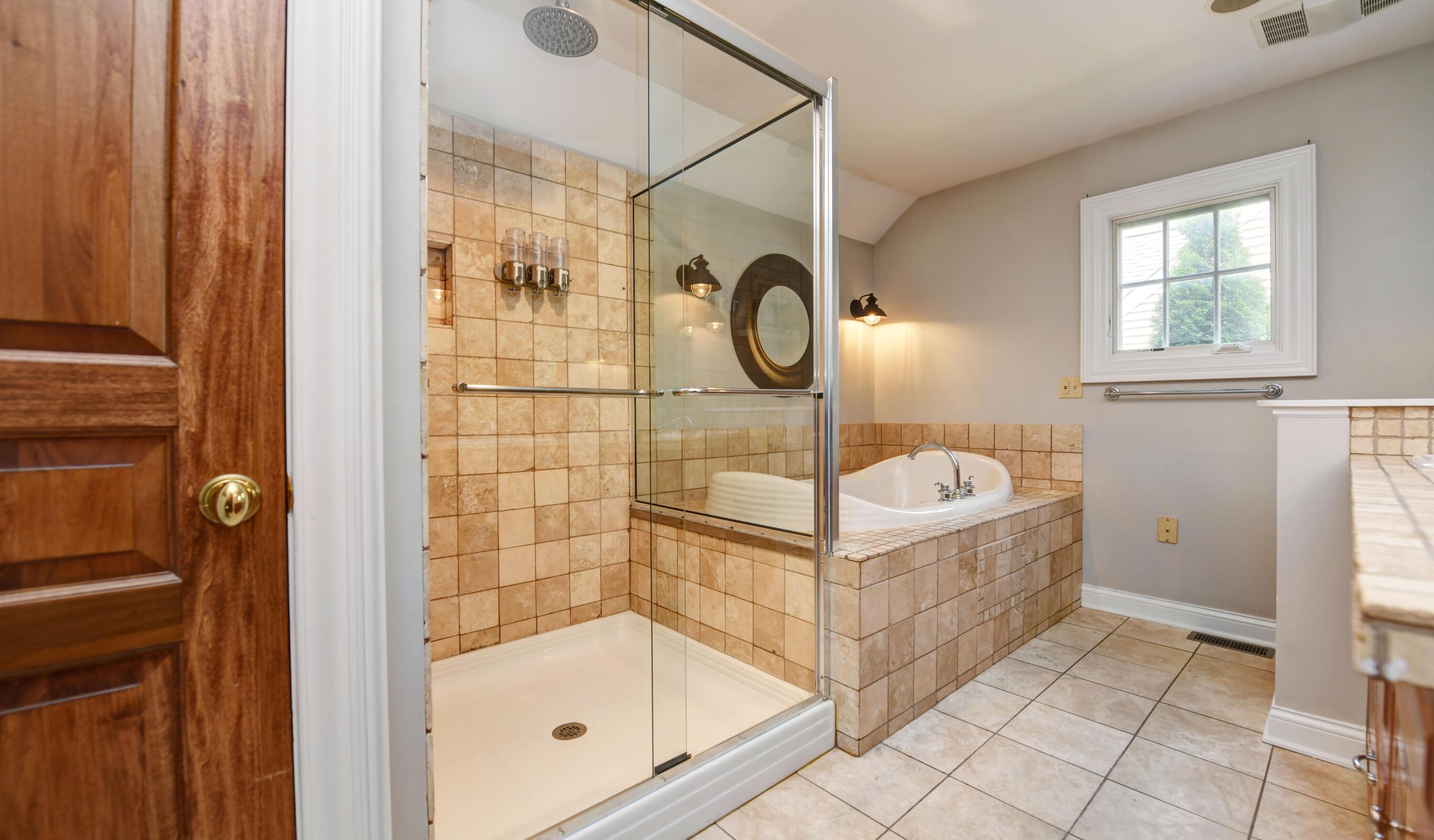2210 Farleigh Road Columbus, OH 43221 - Photo 22 of 57 En Suite Bath