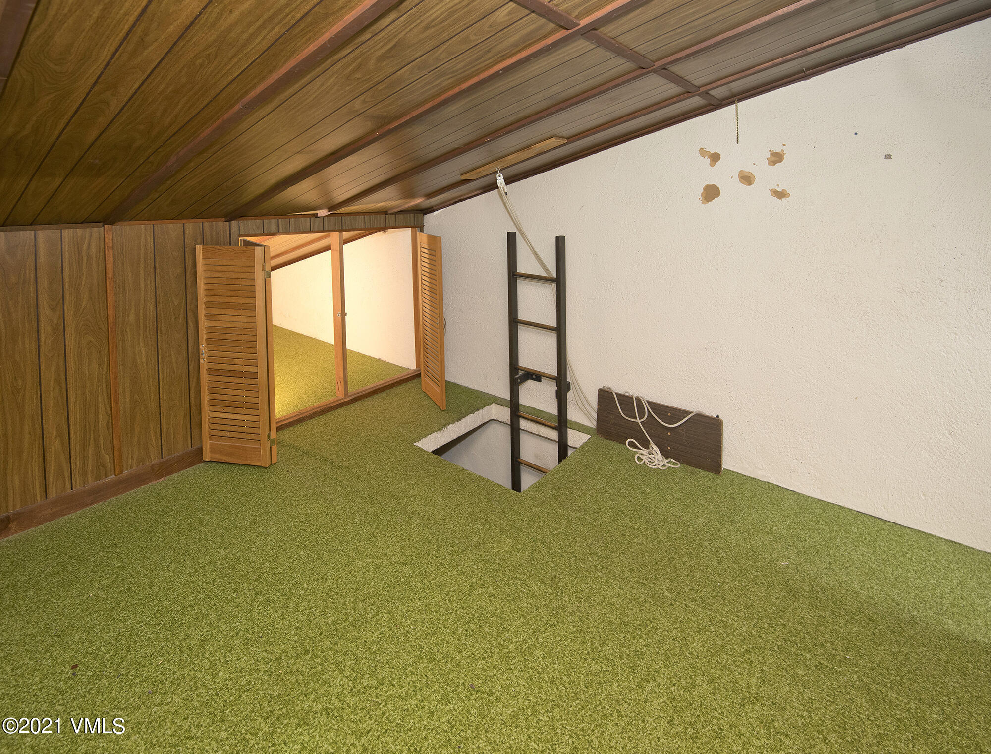 4506 Spruce Way, Unit 4 Vail, CO 81657 - Photo 14 of 31 a view of a room with gym equipment