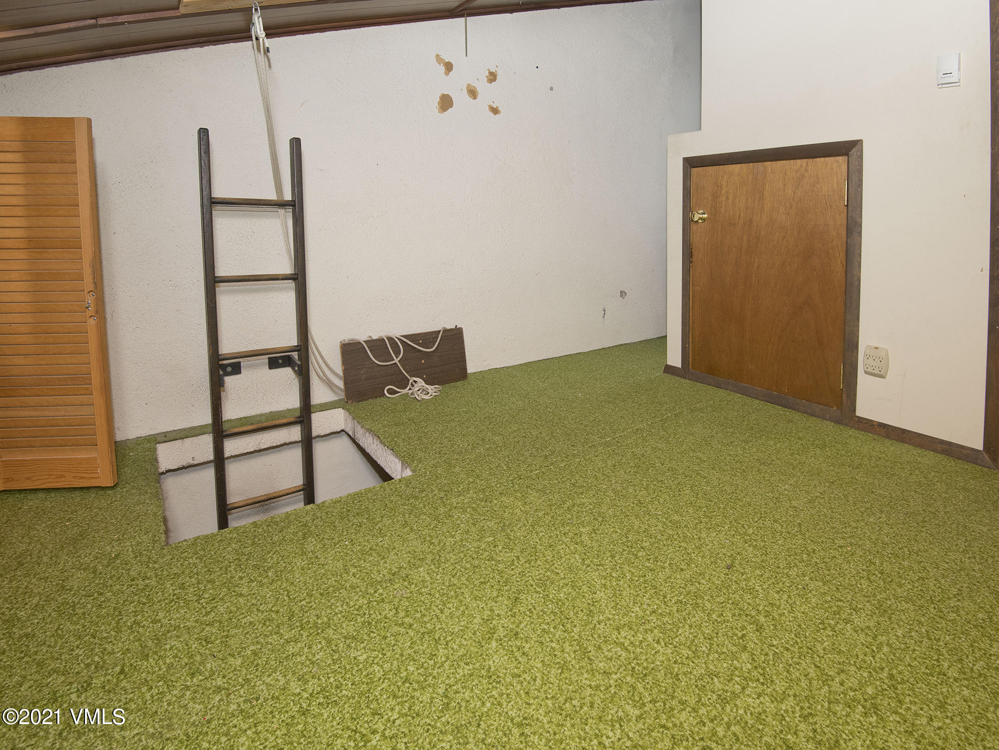 4506 Spruce Way, Unit 4 Vail, CO 81657 - Photo 15 of 31 a view of an empty room