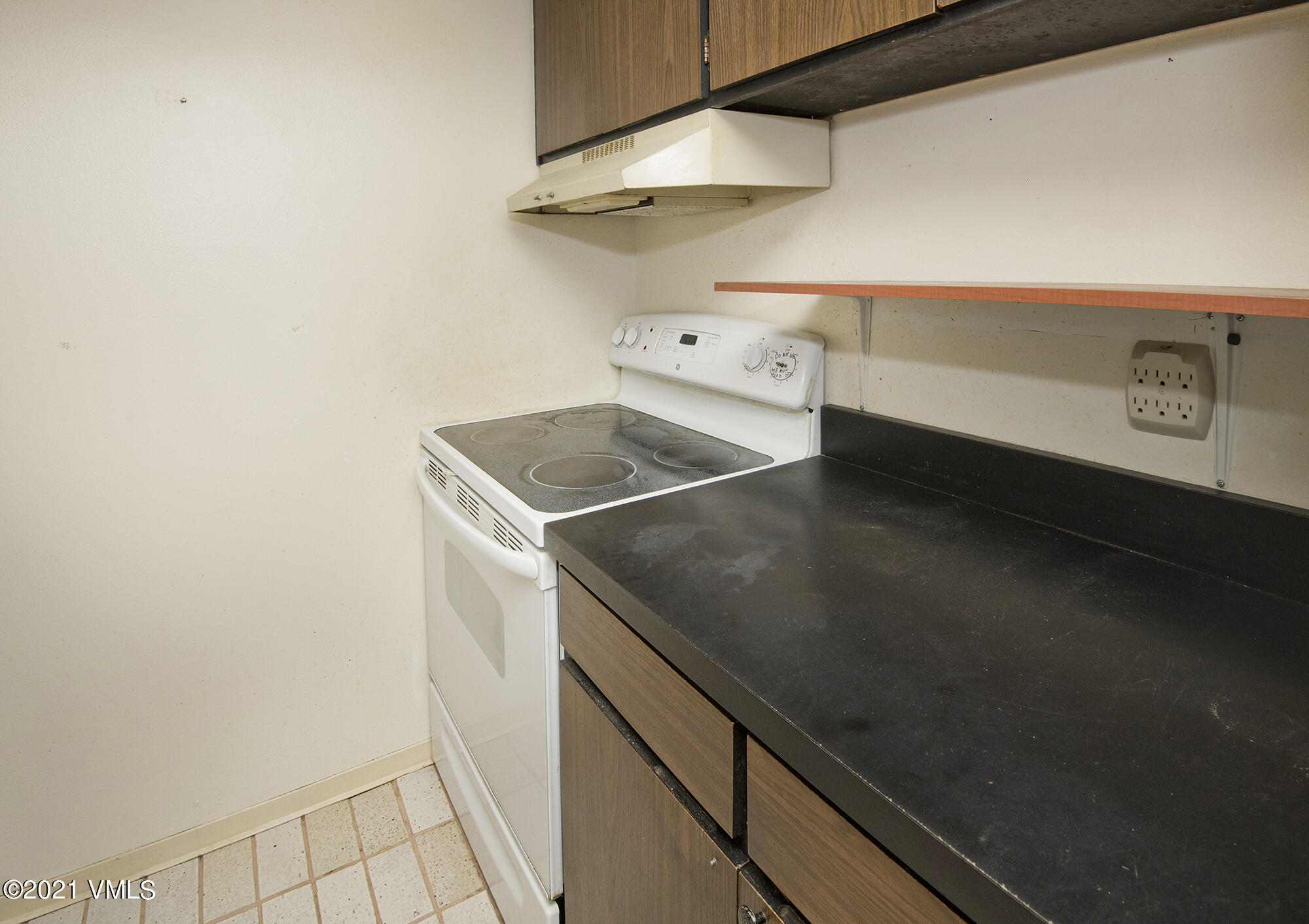 4506 Spruce Way, Unit 4 Vail, CO 81657 - Photo 6 of 31 a utility room with dryer and washer