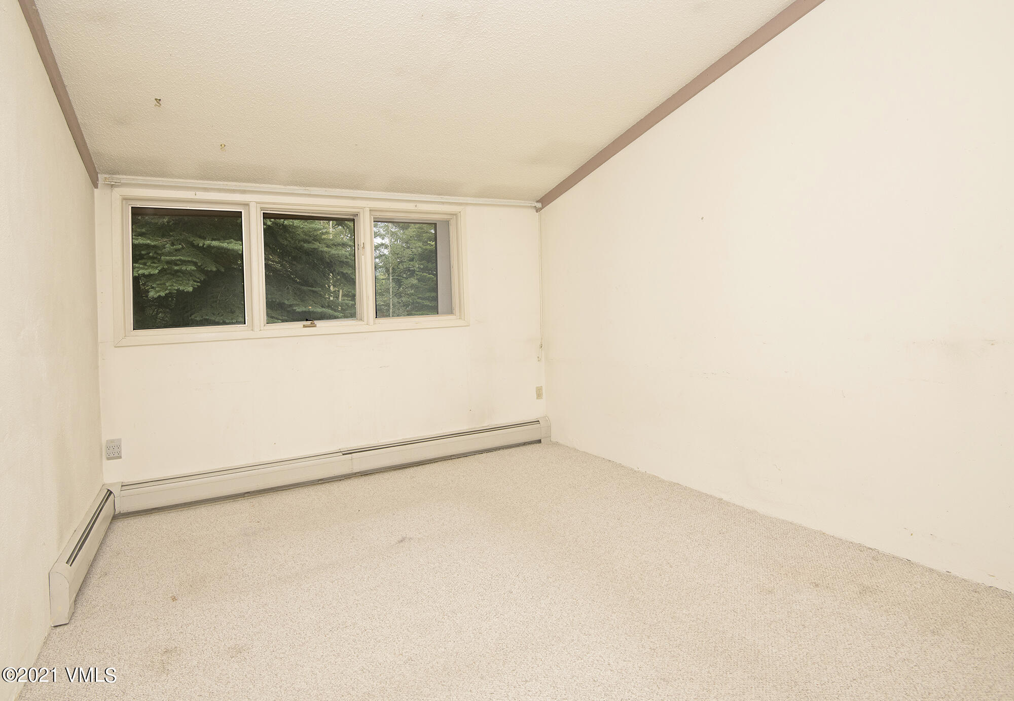 4506 Spruce Way, Unit 4 Vail, CO 81657 - Photo 8 of 31 a view of an empty room with a window