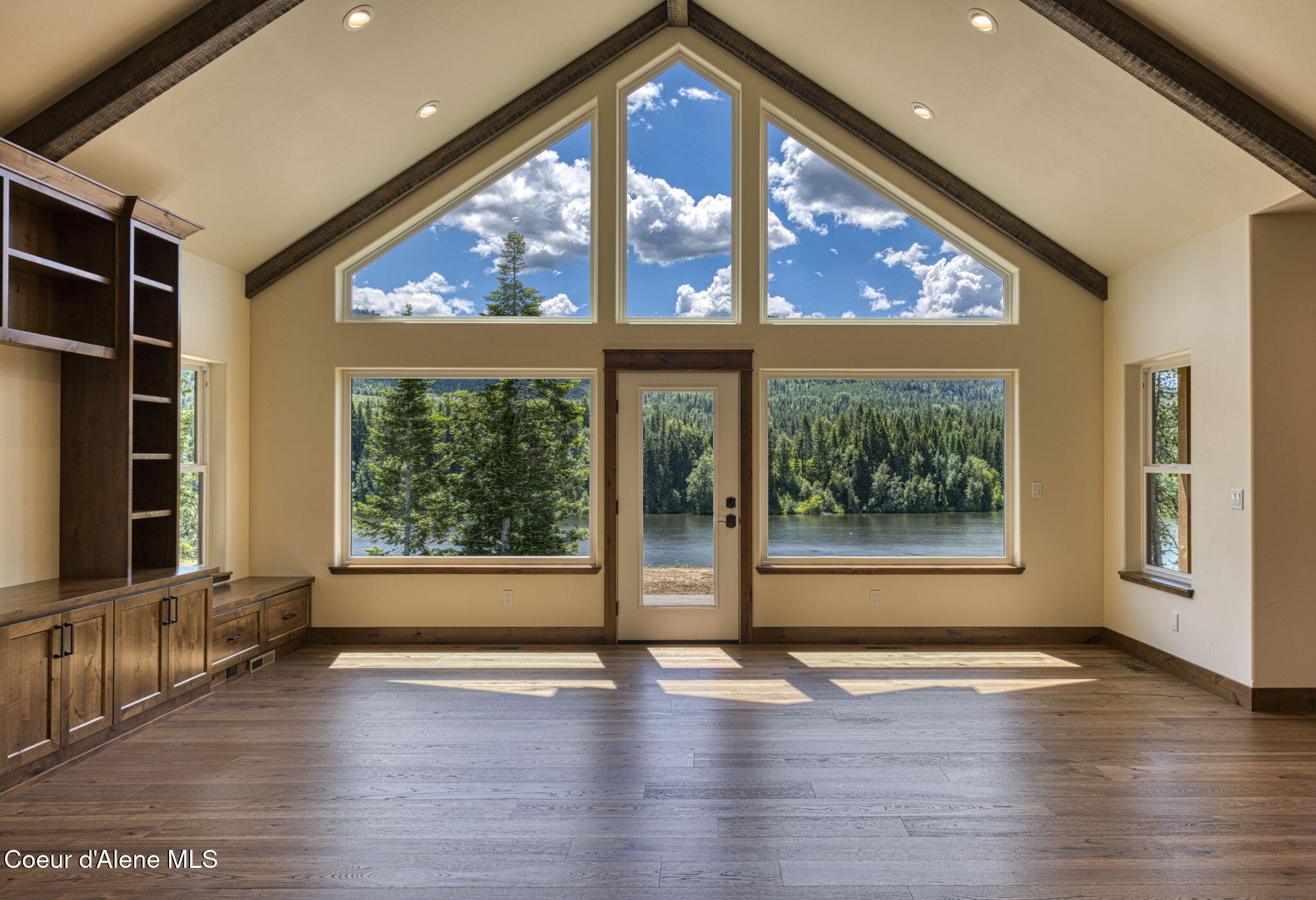 4450 Dufort Road Sagle, ID 83860 - Photo 32 of 81 Great Room