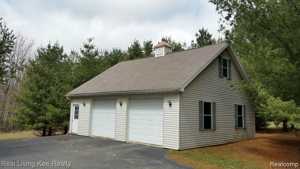 4585 Lake George Road Oxford, MI 48370 - Photo 26 of 36 Back garage lg.jpeg
