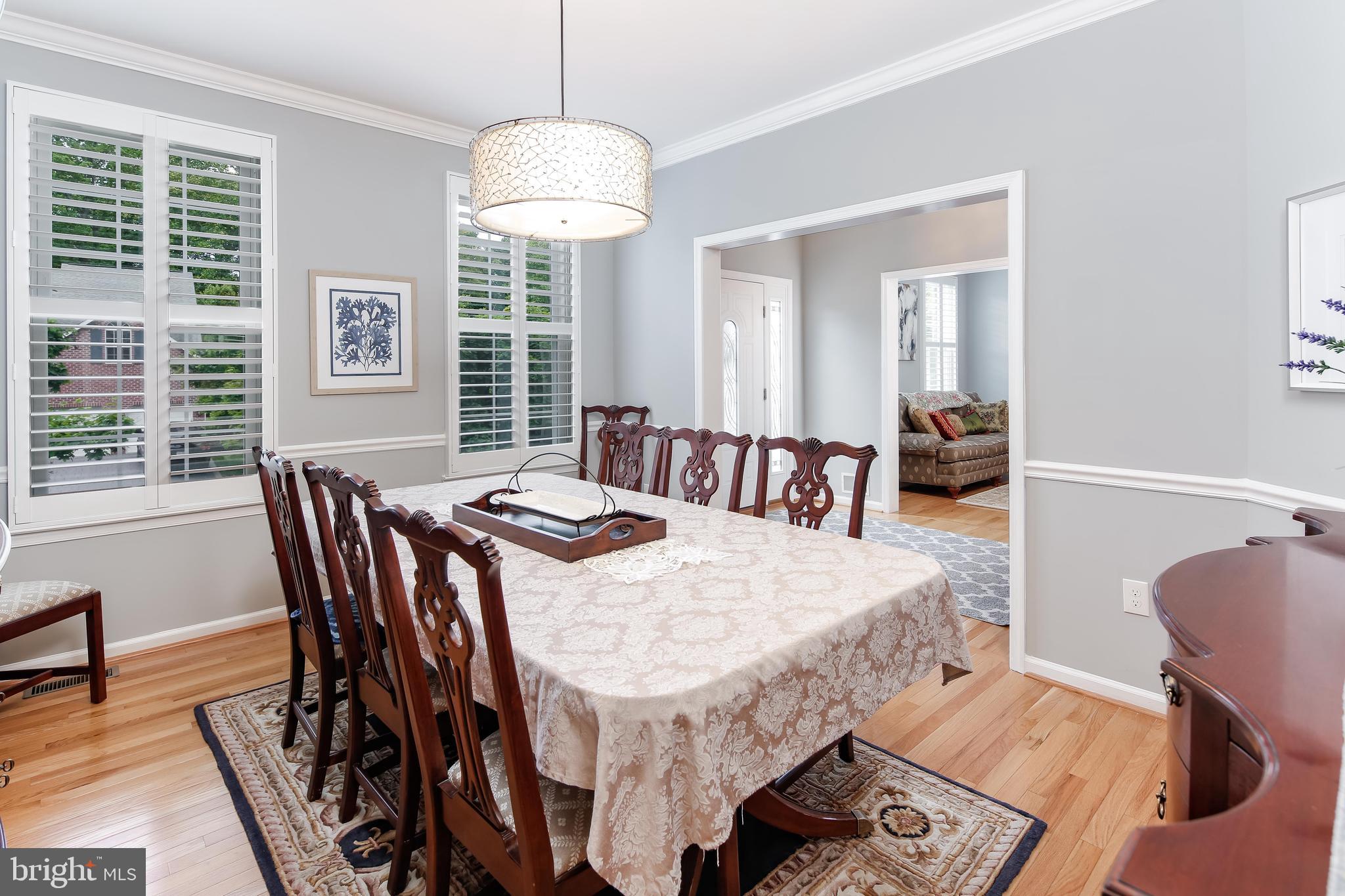 1553 Comanche Road Arnold, MD 21012 - Photo 19 of 61 Crown molding/chair rail