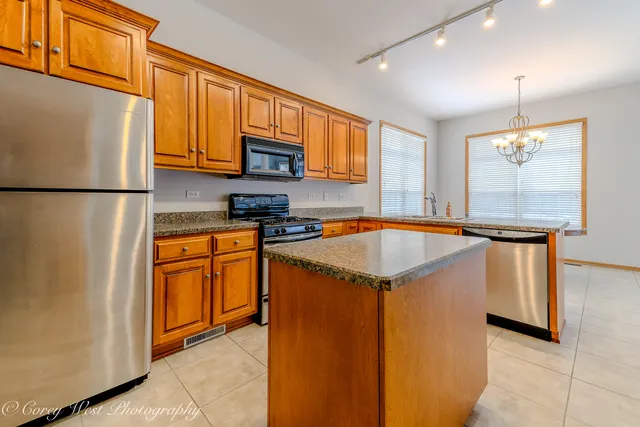 $432,000 | 620 Ridge Drive, Elburn, IL 60119