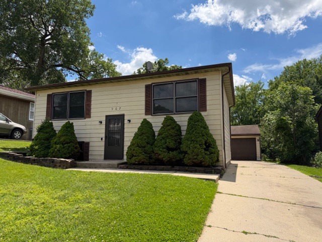 907 Houston Avenue Elgin, IL 60120 - Photo 1 of 18