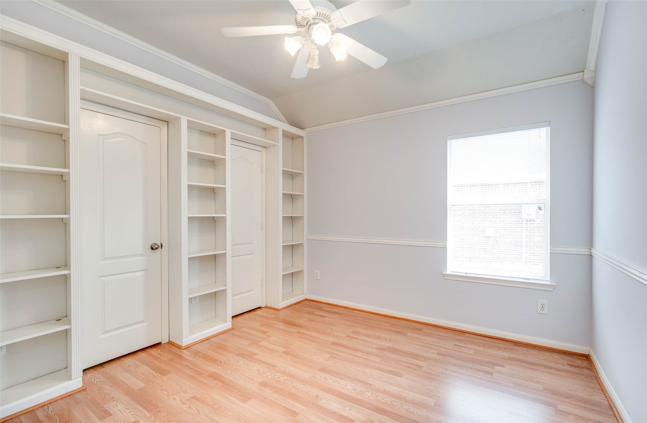 9323 Hillhaven Court Rosenberg, TX 77469 - Photo 33 of 37 an empty room with cabinet and windows