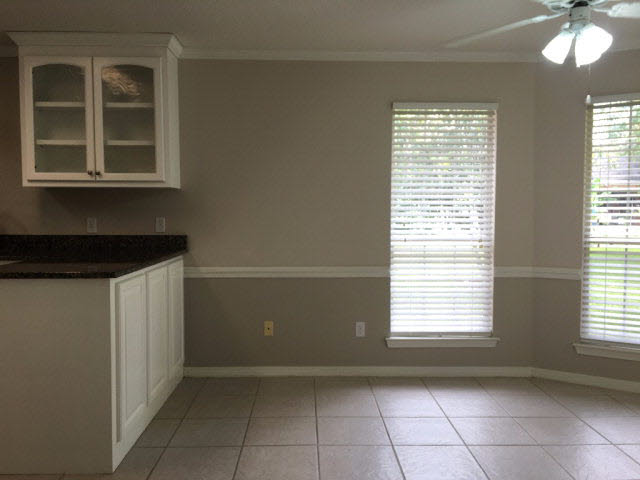 20068 Pecan Trace Fairhope, AL 36532 - Photo 11 of 33 Breakfast Bar