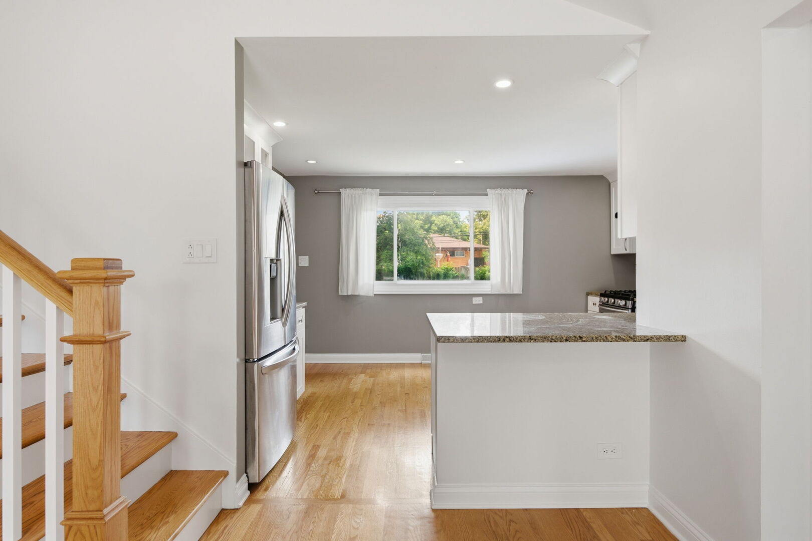 331 Huntington Lane Elmhurst, IL 60126 - Photo 8 of 28