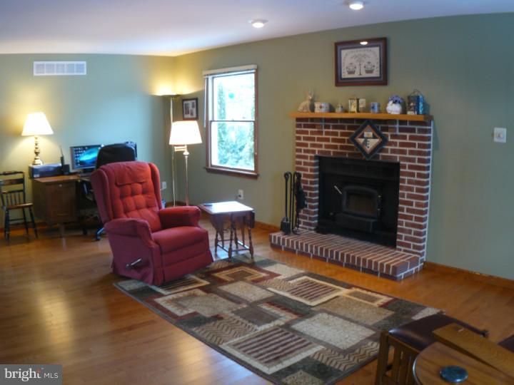 3 Spruce Road Chalfont, PA 18914 - Photo 2 of 17 Living Room