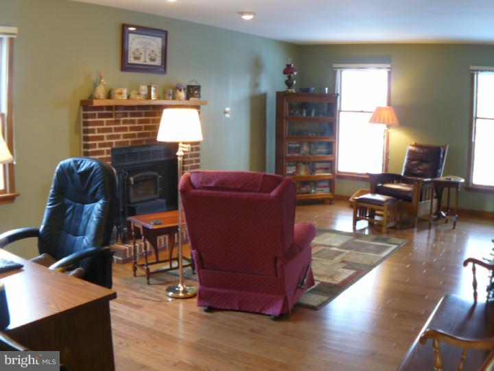 3 Spruce Road Chalfont, PA 18914 - Photo 3 of 17 Living Room