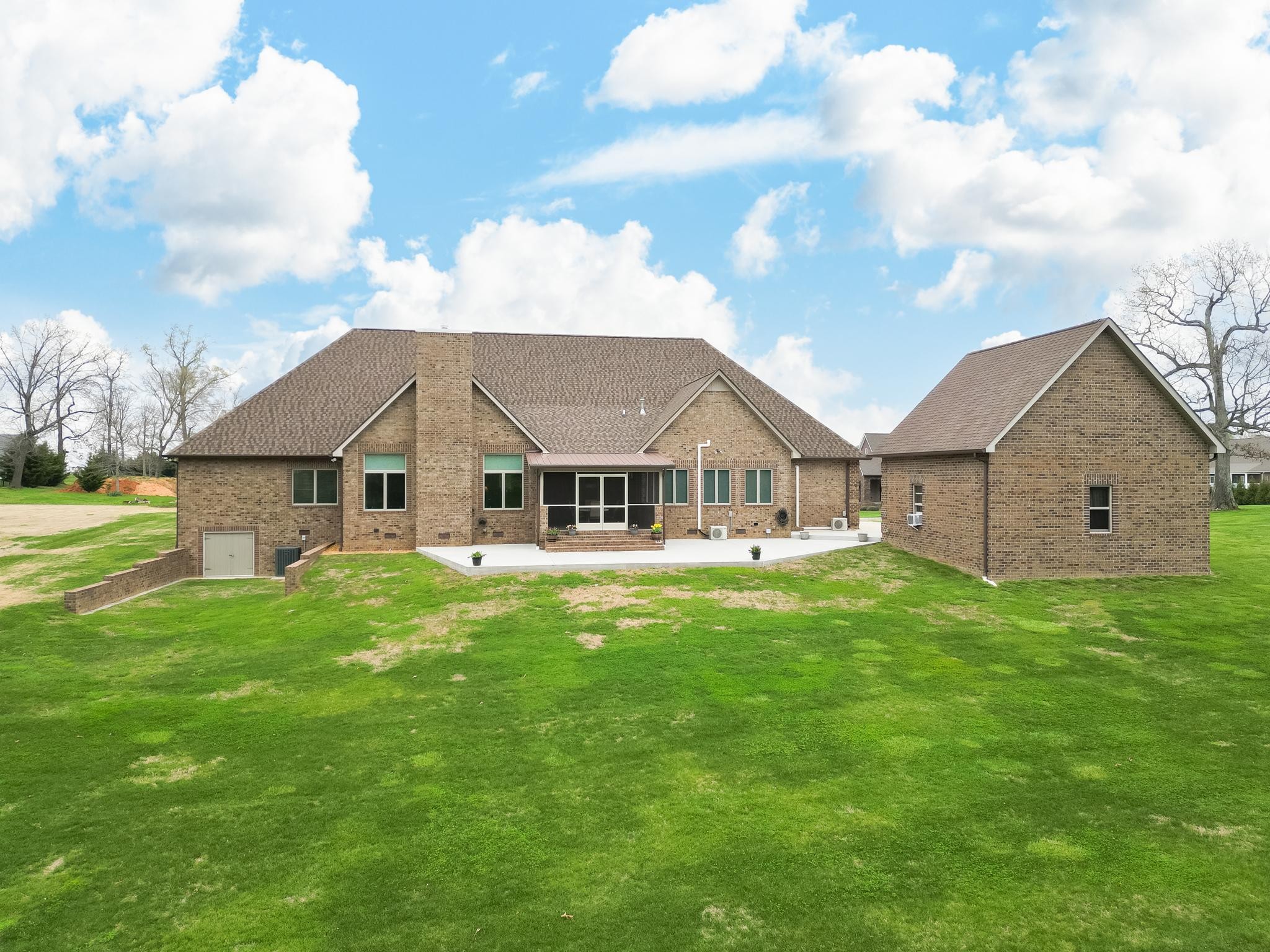 290 Cascade Drive Winchester, TN 37398 - Photo 12 of 68 a view of a house with yard and a garden