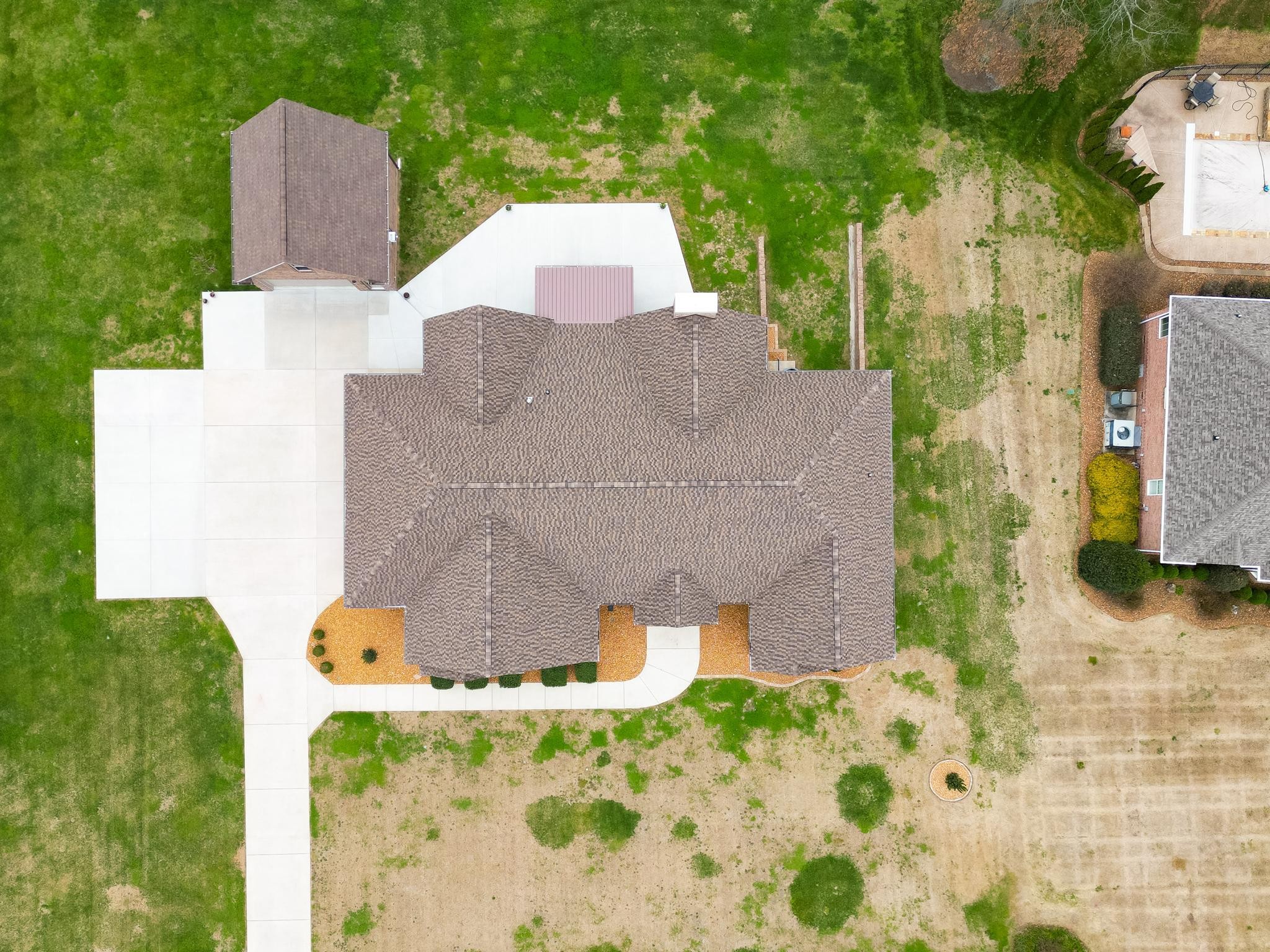 290 Cascade Drive Winchester, TN 37398 - Photo 17 of 68 an aerial view of a house with swimming pool and large trees