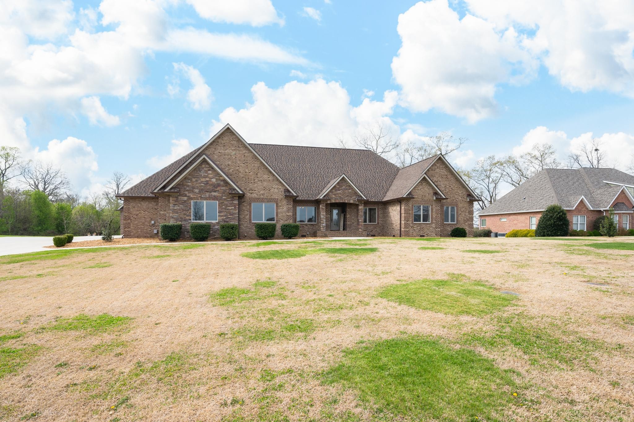 290 Cascade Drive Winchester, TN 37398 - Photo 4 of 68 a front view of house with yard and car parked