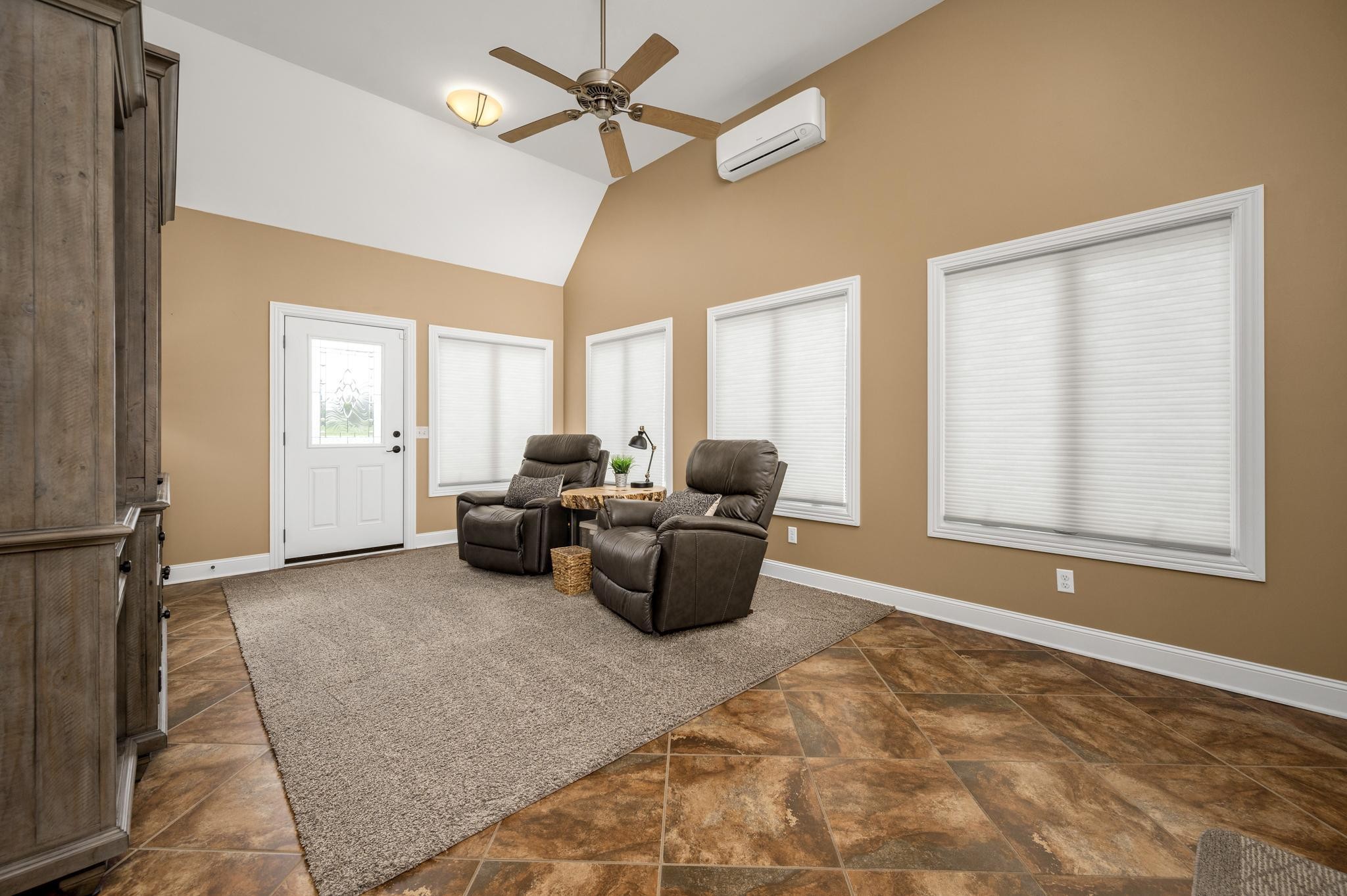 290 Cascade Drive Winchester, TN 37398 - Photo 50 of 68 a living room with furniture and a window
