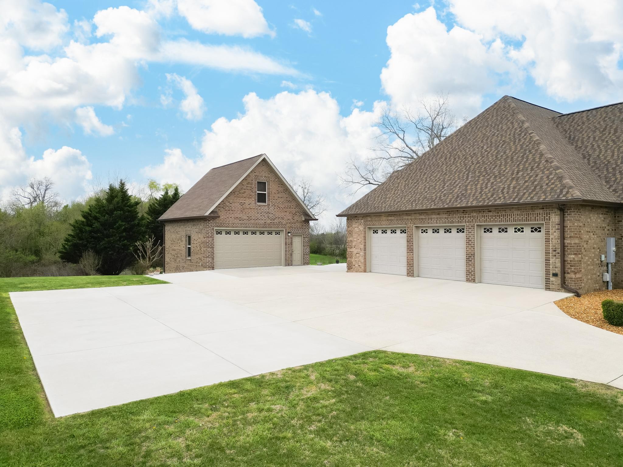 290 Cascade Drive Winchester, TN 37398 - Photo 9 of 68 a front view of a house with garden