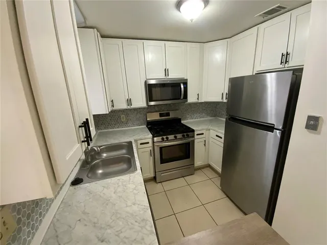 $2,000 | 6132 Sandcrest Circle, Orlando, FL 32819