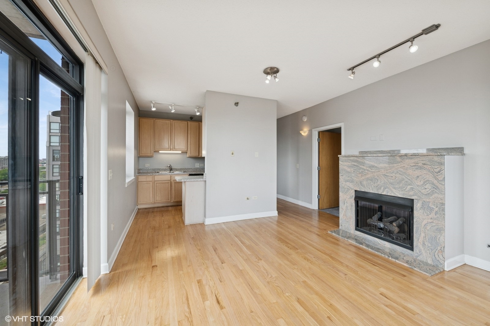 1529 South State Street, Unit 11B Chicago, IL 60605 - Photo 4 of 19