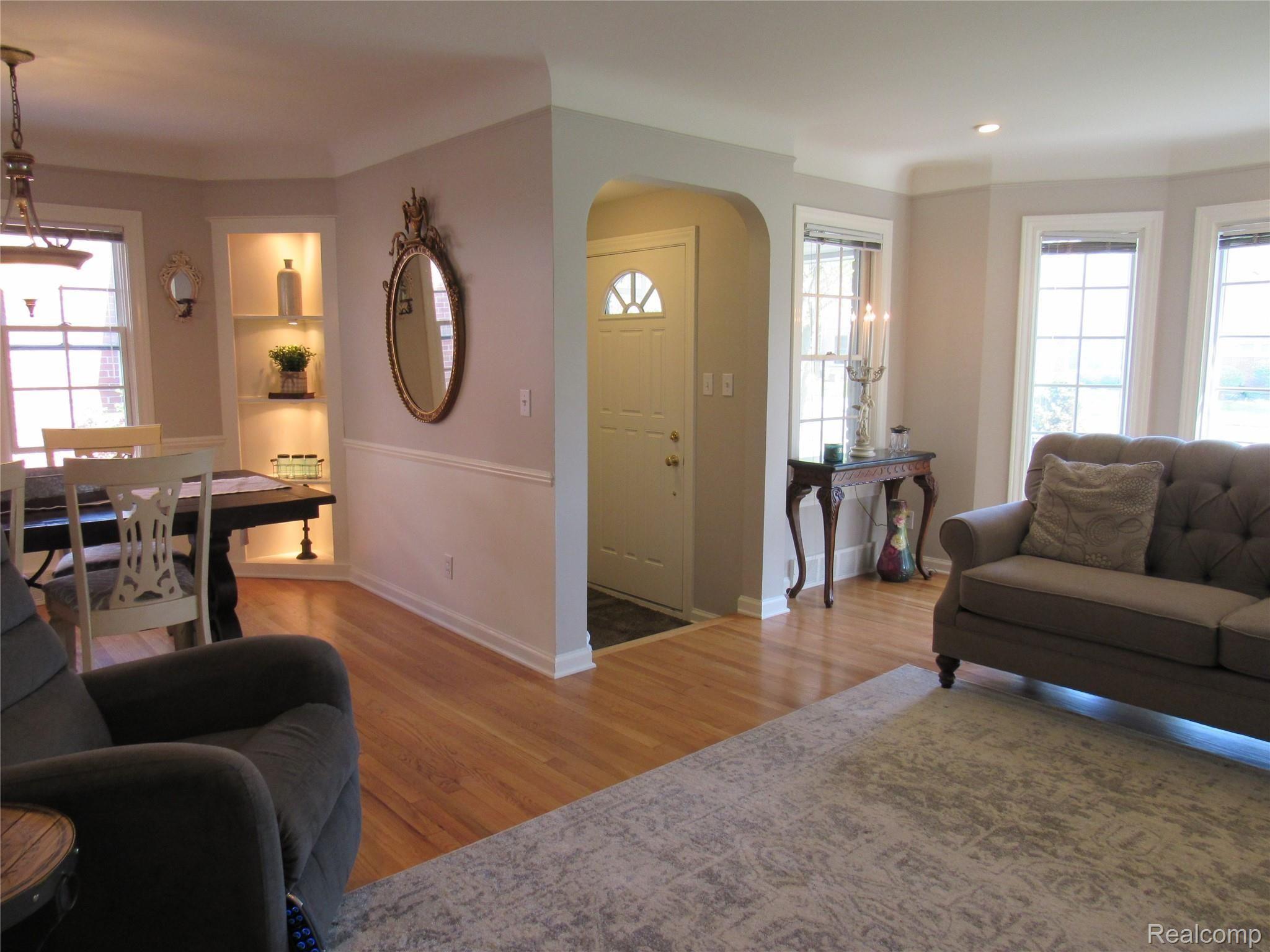 1635 Fairholme Road Grosse Pointe, MI 48236 - Photo 10 of 42 10.JPG