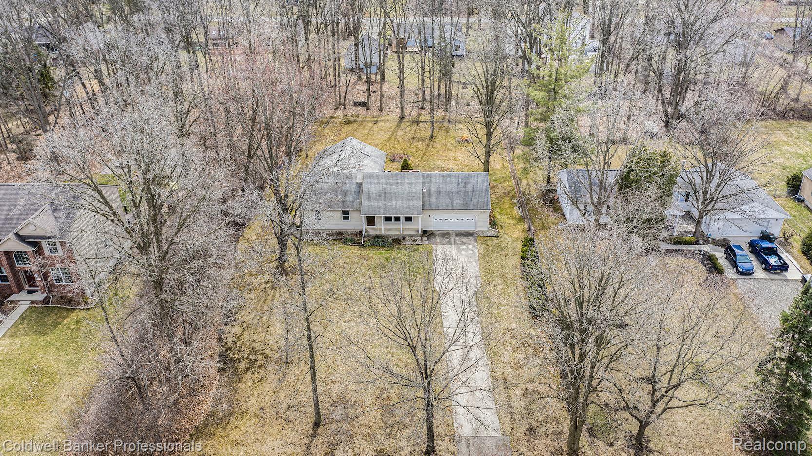 1797 Gilsam Avenue Rochester, MI 48309 - Photo 2 of 21 Located on a half acre in Rochester Hills