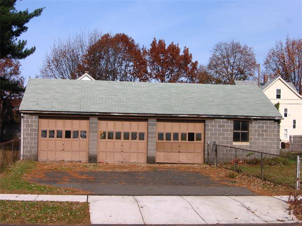 38-40 Rowland Street Springfield, MA 01107 - Photo 4 of 10 Gallery Image 4